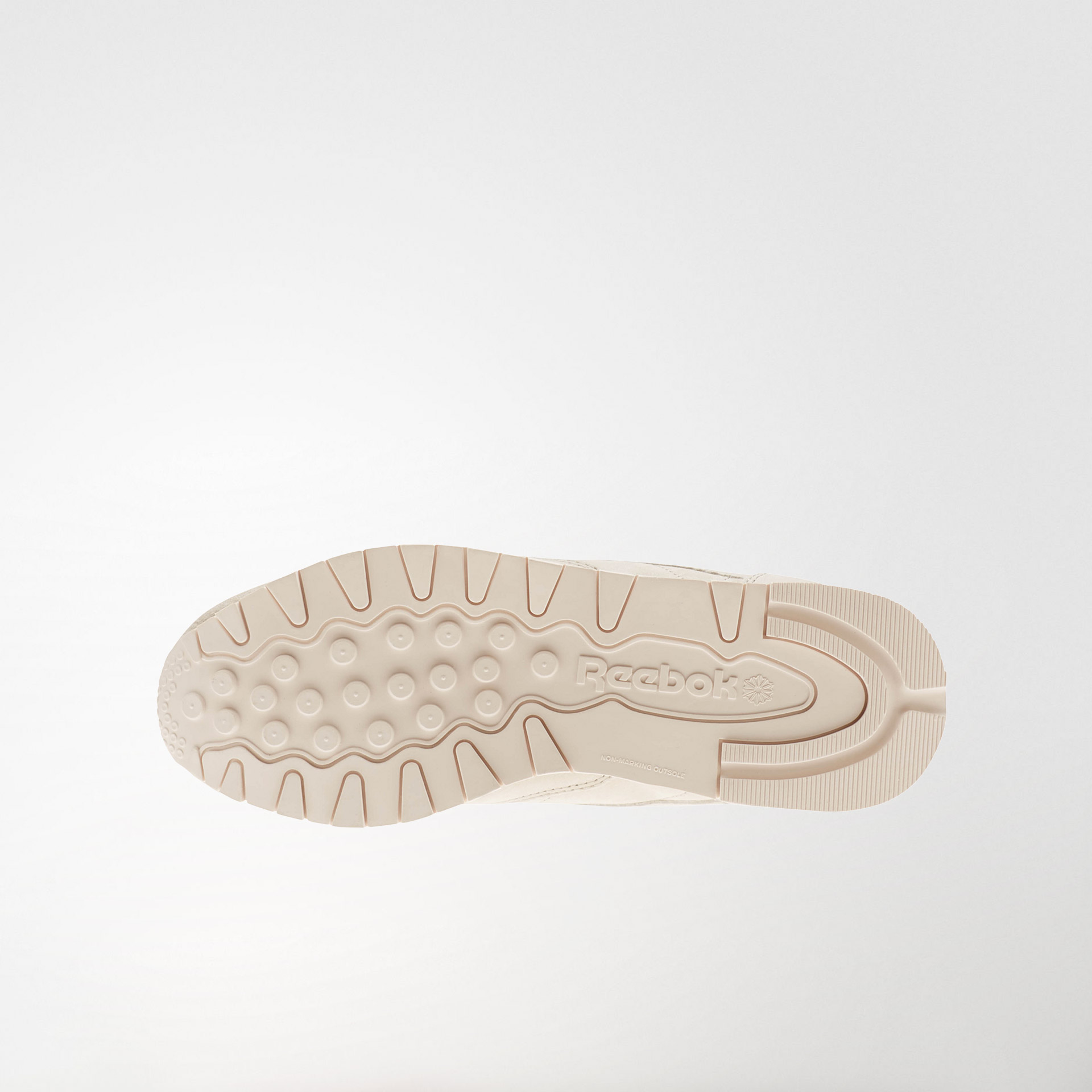 Reebok Zapatillas Mujer Reebok CL LTHR TONAL NBK vista frontal girada 45º Reebok Zapatillas Mujer Reebok CL LTHR TONAL NBK vista frontal girada 45º