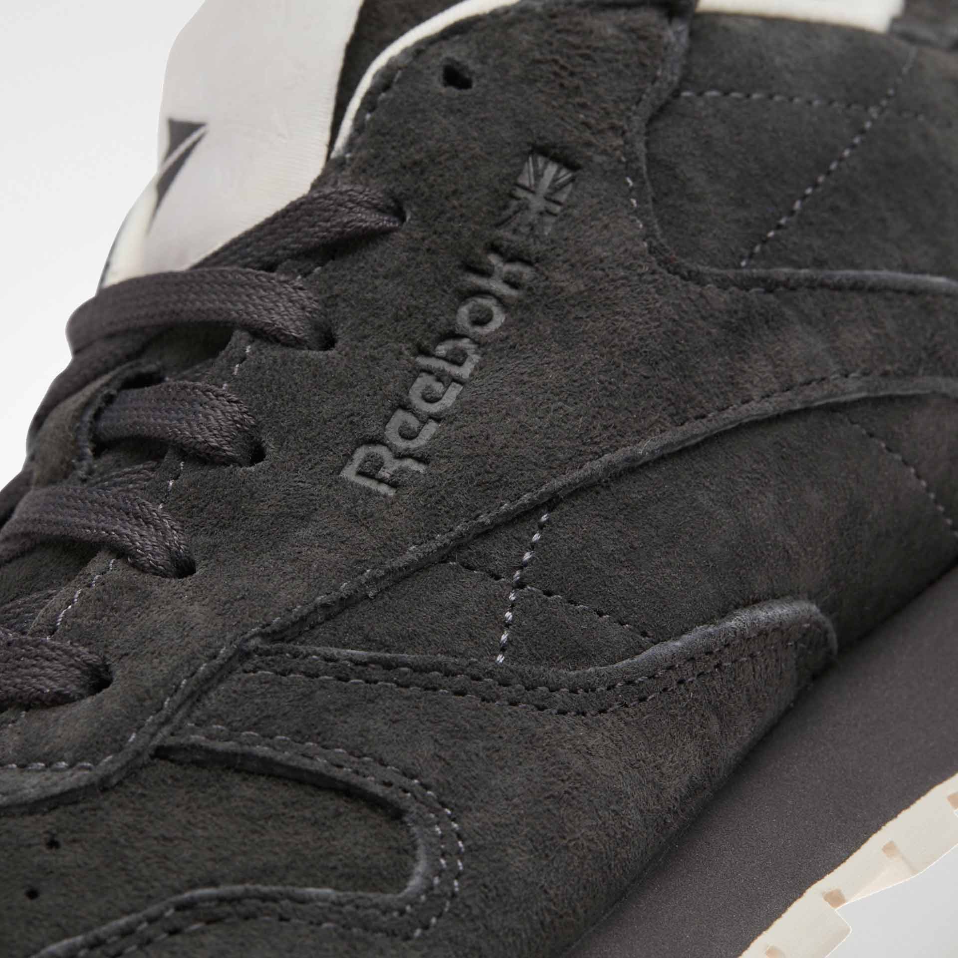 Reebok Zapatillas Mujer Reebok CL LTHR TONAL NBK vista trasera Reebok Zapatillas Mujer Reebok CL LTHR TONAL NBK vista trasera