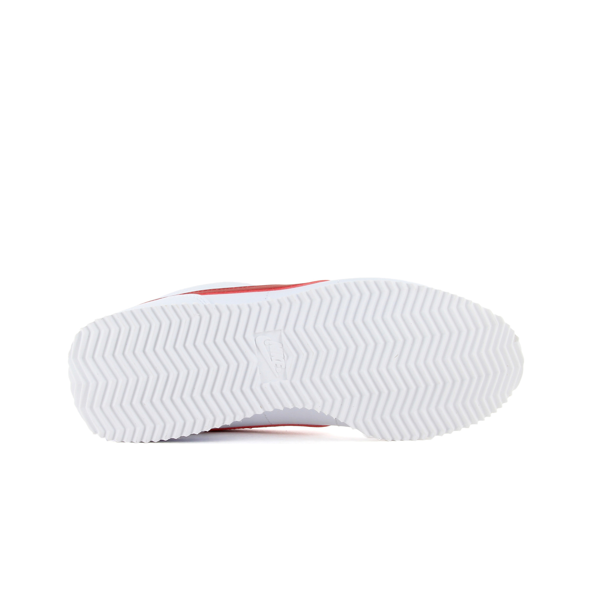 Nike Zapatillas Hombre Nike CORTEZ BASIC LEATHER vista frontal girada 45º Nike Zapatillas Hombre Nike CORTEZ BASIC LEATHER vista frontal girada 45º