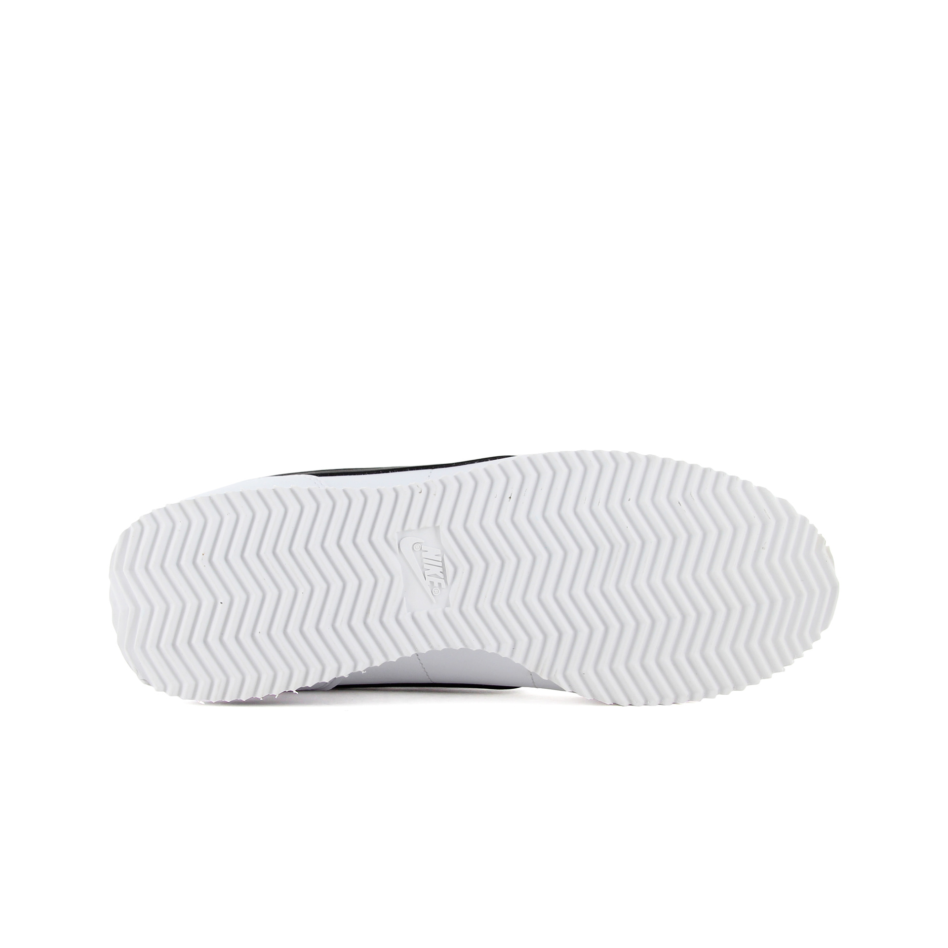 Nike Zapatillas Hombre Nike CORTEZ BASIC LEATHER vista frontal girada 45º Nike Zapatillas Hombre Nike CORTEZ BASIC LEATHER vista frontal girada 45º