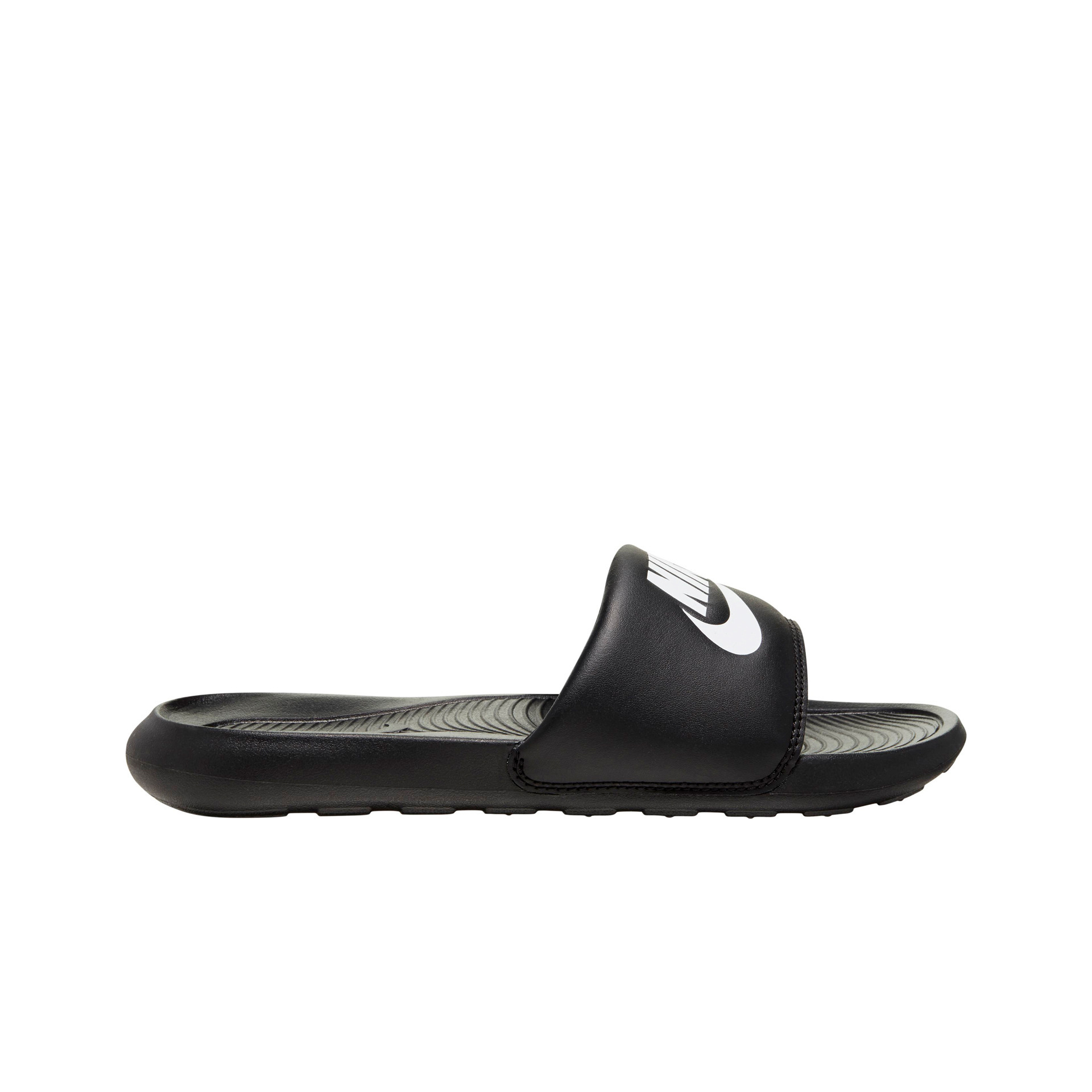 Nike Chancletas y Sandalias Mujer Nike W NIKE VICTORI ONE SLIDE lateral exterior Nike Chancletas y Sandalias Mujer Nike W NIKE VICTORI ONE SLIDE lateral exterior