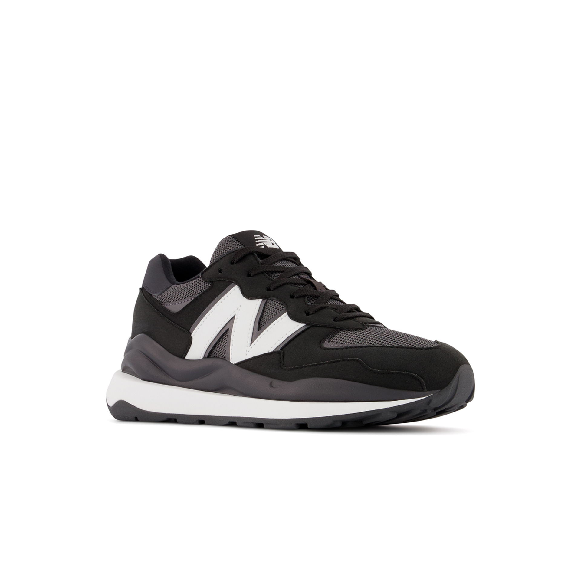 New Balance Zapatillas Niña/os New Balance Shifted 57/40v1 vista frontal girada 45º New Balance Zapatillas Niña/os New Balance Shifted 57/40v1 vista frontal girada 45º
