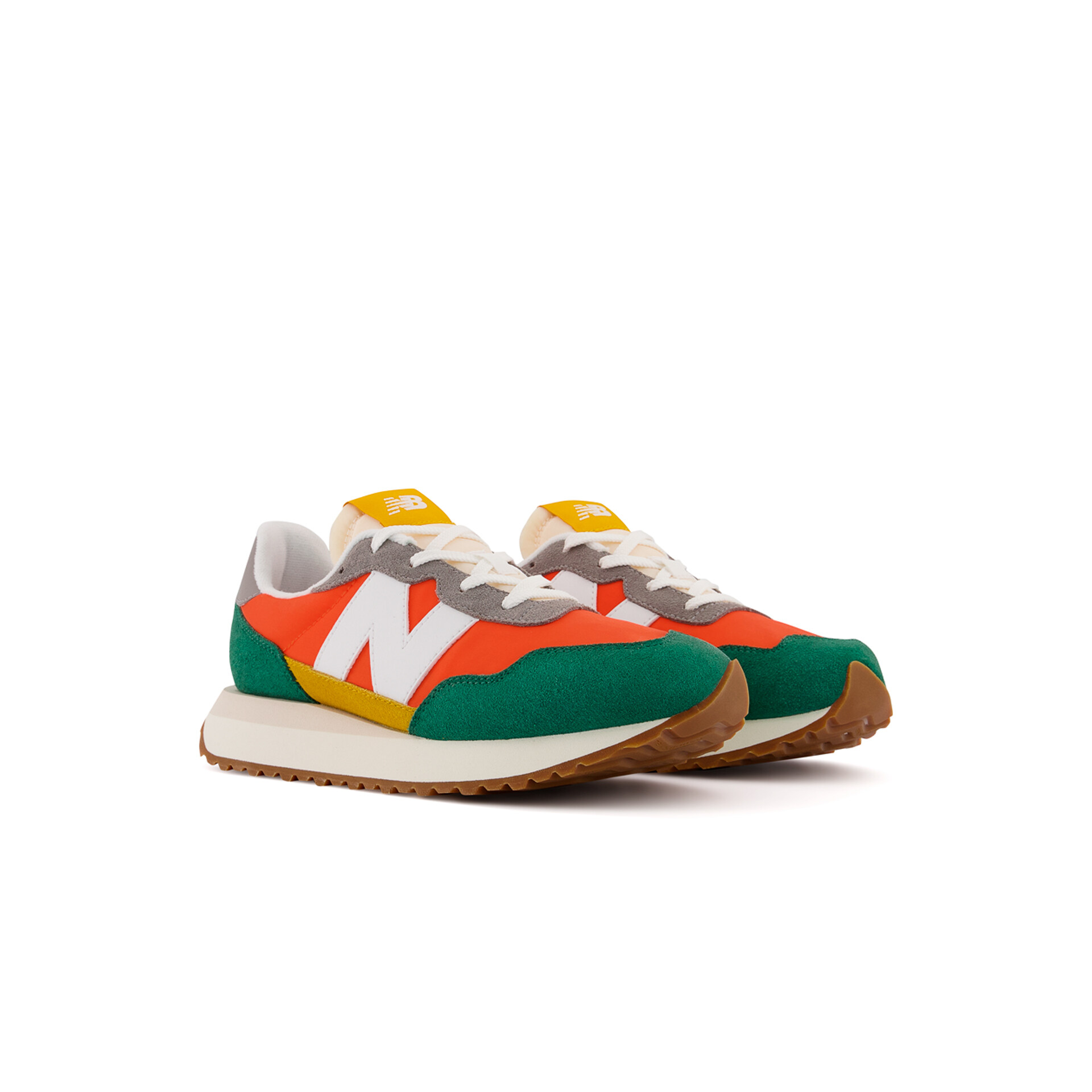 New Balance Zapatillas Niña/os New Balance Shifted 237v1 vista frontal girada 45º New Balance Zapatillas Niña/os New Balance Shifted 237v1 vista frontal girada 45º